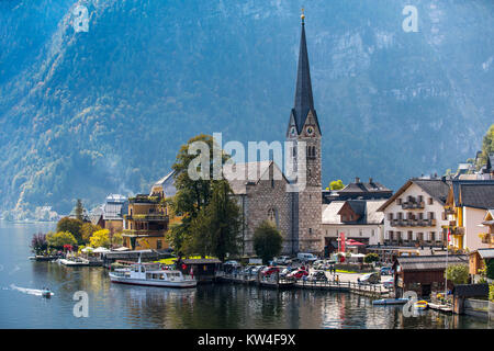 Lago Hallstatt, Austria superiore district, Salzkammergut, parte delle Alpi, Hallstatt village, Foto Stock