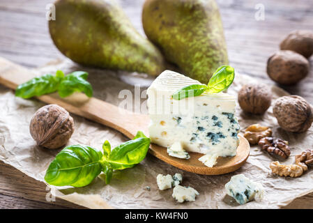 Pezzo di formaggio blu Foto Stock