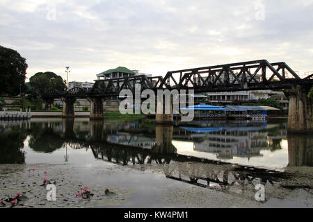 Ponte sul fiume Kwai in Thailandia Foto Stock