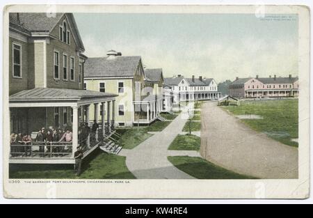 Strada fiancheggiata con caserma, Fort Oglethorpe, Chickamauga, Georgia, Stati Uniti d'America, 1907. Dalla Biblioteca Pubblica di New York. () Foto Stock