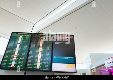 Scheda di partenza elenco tempi di volo all'Aeroporto Internazionale di San Francisco, South San Francisco, California, New York, 24 settembre 2016. Foto Stock