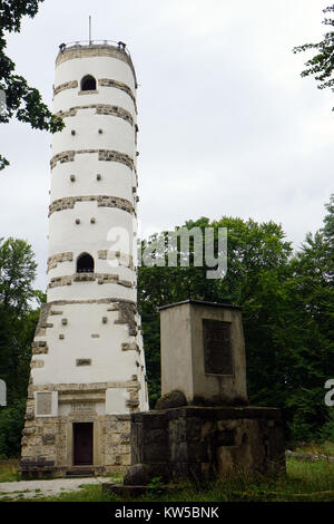 BAD URACH, Germania - circa agosto 2015 Hohe Warte Memoriale di guerra nella foresta Foto Stock