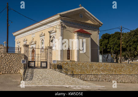 La facciata della antica chiesa di Aghios Lamia in onore di Madre Maria nei pressi del villaggio di Dilinata e a sei chilometri dalla città di Argostoli sull'IO Foto Stock