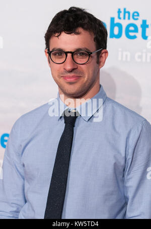 SYDNEY, Australia - 13 agosto: Blake Harrison, James Buckley, Simon Bird e Joe Thomas pongono alla premiere di 'L'Inbetweeners 2' a caso Cinema George Street, il 13 agosto 2014 a Sydney, in Australia. Il Inbetweeners 2 verrà rilasciato il 21 agosto 2014. Persone: Simon Bird Foto Stock