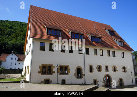 BAD URACH, Germania - circa agosto 2015 Die ehemalige edificio Schlossmühle Foto Stock