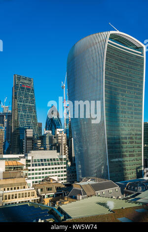 Londra dicembre 28, 2017: vista sul tetto dei grattacieli della città, un moderno quartiere degli affari di Londra, Regno Unito Foto Stock