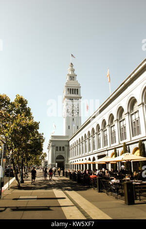 Il Ferry Building a San Francisco, California, Stati Uniti Foto Stock