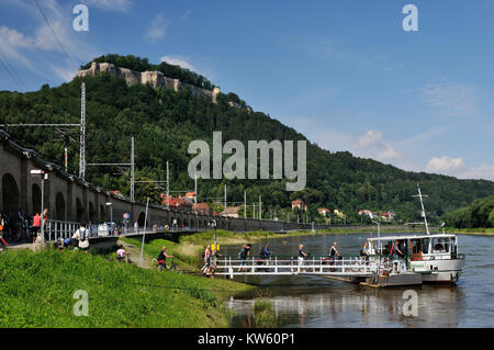 Elbsandstein Elbe pista ciclabile di Elberadweg Elbsandstein Foto Stock