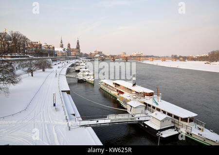 Terrazza a riva, Bruehlsche terrazza, Dresda, Terrassenufer, Bruehlsche Terrasse Foto Stock