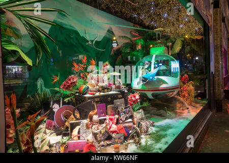 Finestra di Natale decorazioni a Au Printemps department store, Parigi, Francia Foto Stock