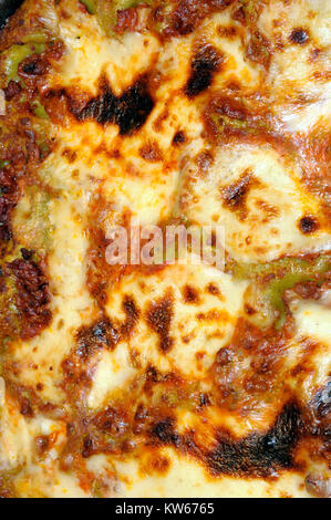 Le lasagne italiane al gratin, verticale Foto Stock