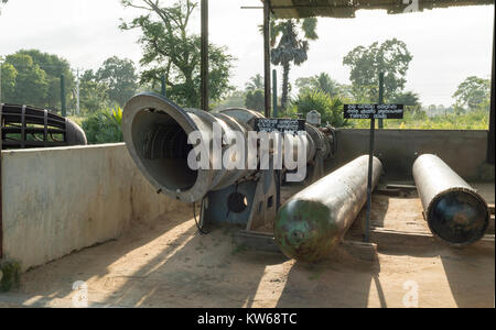 Il monumento della vittoria per l'esercito dello Sri Lanka eretto dopo la guerra cival con le Tigri di Liberazione del Tamil Eelam terminato Foto Stock