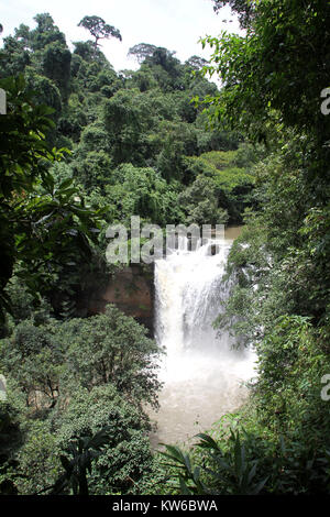 Cascata Haew Suwat nel parco nazionale di Khao Yai, Thailandia Foto Stock