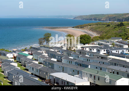 Holiday caravan park e la linea costiera New Quay Ceredigion nel Galles Foto Stock