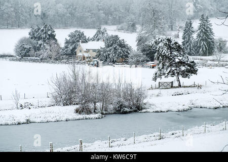 Agriturismo in Chilterns nevoso, Valle di scacchi Foto Stock