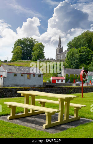 Vista panoramica del parco castletownroche e chiesa nella contea di Cork in Irlanda Foto Stock