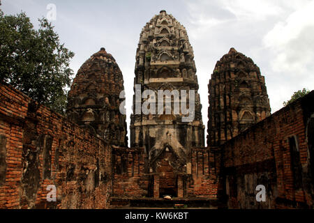 Prangs in wat Si Sawai, Sukhotai, Thailandia Foto Stock