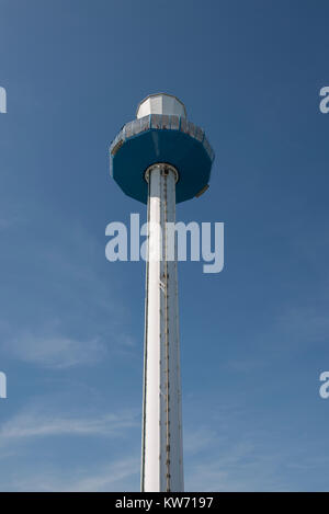 La Jurassic Skyline Tower è una torre di osservazione sul molo di Weymouth nel Dorset. Foto Stock