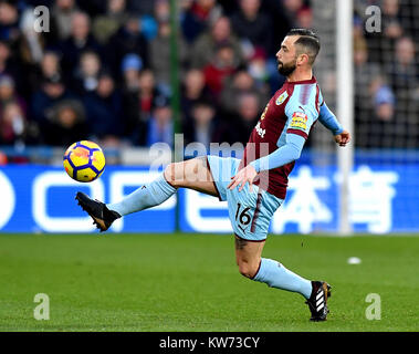 Burnley's Steven Defour in azione durante il match di Premier League a John Smith's Stadium, Huddersfield. Foto Stock