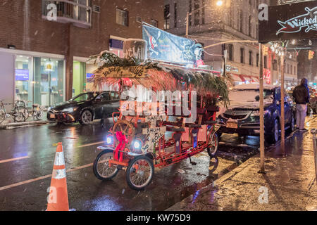 Selvaggiamente decorate buggy elettrico nel centro di Manhattan Foto Stock