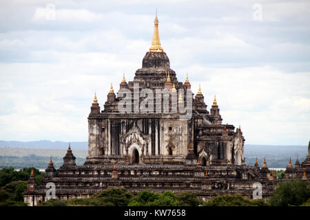 Vista da Mingala zedi sul tempio di Ananda in Bagan, Myanmar Foto Stock