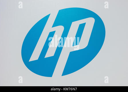Logo del marchio "HP Hewlett Packard". HP è un'azienda informatica che fornisce hardware, software e servizi. Foto Stock