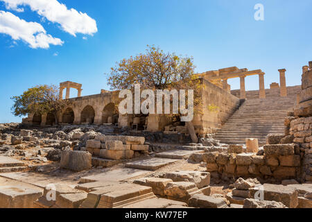 Stoa, il portico e i Propilei sulla Acropoli di Lindos (Rhodes, Grecia) Foto Stock