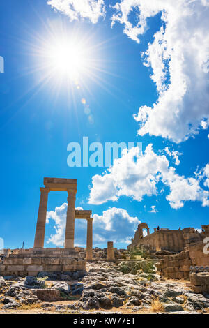 Stoa, il portico e i Propilei sulla Acropoli di Lindos (Rhodes, Grecia) Foto Stock