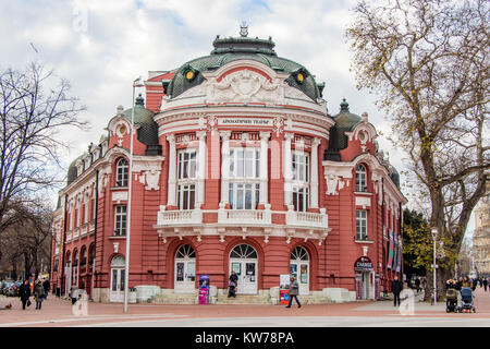 Edificio storico del teatro Dramatique nella città di Varna, Bulgaria 14.12.2017 Foto Stock