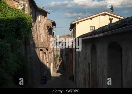 Piccolo borgo Torri, Toscana, Italia 2 Agosto 2016 © Wojciech Strozyk / Alamy Stock Photo Foto Stock