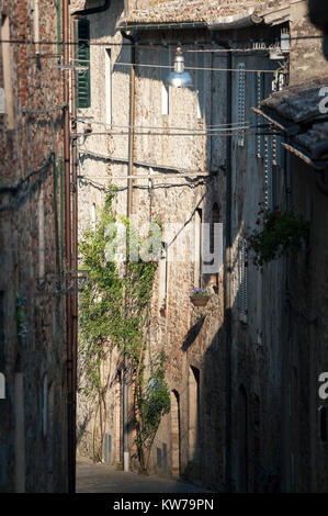 Piccolo borgo Torri, Toscana, Italia 2 Agosto 2016 © Wojciech Strozyk / Alamy Stock Photo Foto Stock