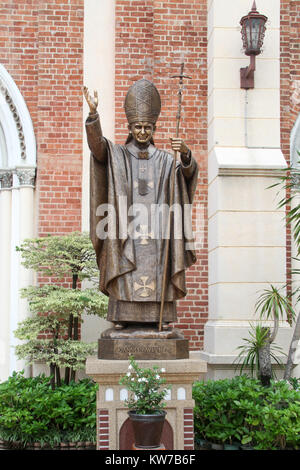 Statua del papa romano Ioann Pavel II vicino assunta a Bangkok, in Thailandia Foto Stock