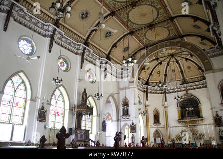 Interno chiesa Kalawar o il santo Rosario, Bangkok, Thailandia Foto Stock