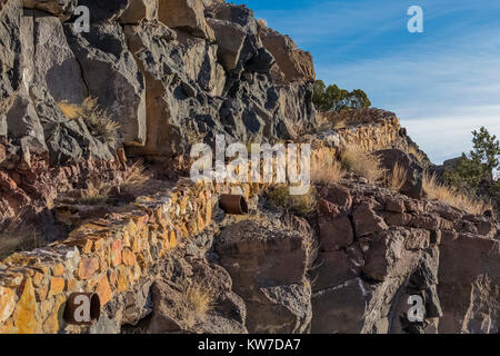 Il sentiero da La Junta punto discendente nel canyon in Wild Rivers Area di Rio Grande del Norte Monumento Nazionale vicino a Taos, Nuovo Messico, STATI UNITI D'AMERICA Foto Stock