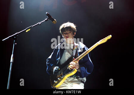 Edimburgo, Scozia il 31 dicembre 2017. Declan McKenna sul palco in Princess giardini come parte di Edimburgo di Hogmanay. Foto Stock