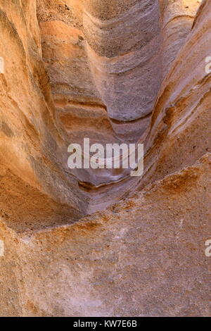 Le pareti del canyon in tenda Rocks National Monument sul Canyon Trail Foto Stock