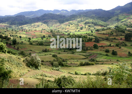 Vista dalla cima del monte nello stato di Shan, Myanmar Foto Stock