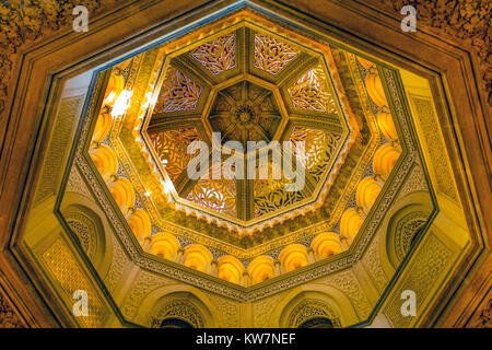 La cupola centrale di Monserrate Palace, un esotico sontuosa villa situata vicino a Sintra, Portogallo Foto Stock