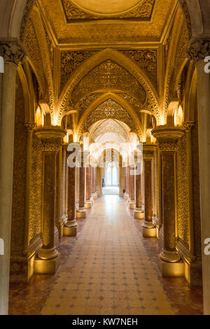 La galleria centrale di Monserrate Palace, un esotico sontuosa villa situata vicino a Sintra, Portogallo Foto Stock