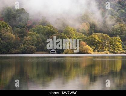 Rydal acqua boathouse durante sunrsise Foto Stock