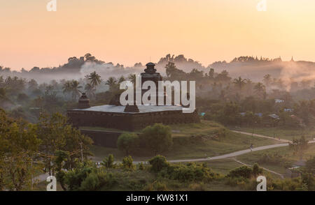 Htukkant Thein (Htukkanthein) Tempio al tramonto, Mrauk U, Birmania (Myanmar) Foto Stock