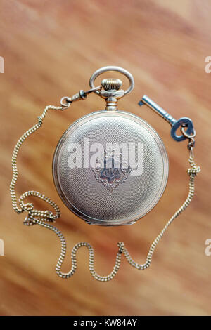 Il vecchio orologio da tasca e catena Foto Stock