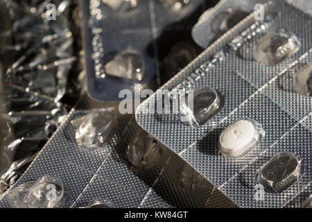 Lunedì mattina blues e perdere un tablet medico la dose di trattamento per trattare la depressione ansia da una quindicina di blister pacchetto pillola non aperti citalopram Foto Stock