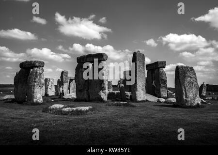 Un'immagine in bianco e nero del paesaggio iconica Stonehenge Foto Stock