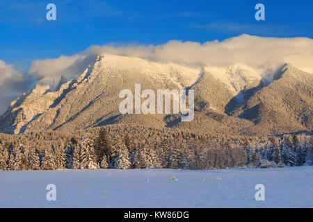 La missione le montagne in inverno al di sopra di Sant Ignazio di Loyola, montana Foto Stock