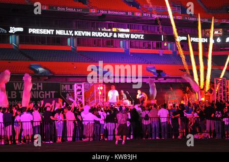 MIAMI - aprile 10: Nelly esegue presso Sun Life Stadium dopo la Florida Marlins opener il 10 aprile 2010 a Miami in Florida. Persone: Nelly Foto Stock