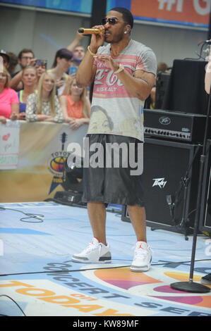 NEW YORK, NY - Settembre 02: Nelly esegue su NBC's "oggi" giornata di lavoro con un concerto presso la NBC Today Show il 2 settembre 2013 a New York, New York. Persone: Nelly Foto Stock