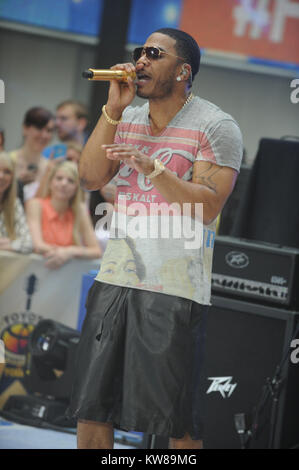 NEW YORK, NY - Settembre 02: Nelly esegue su NBC's "oggi" giornata di lavoro con un concerto presso la NBC Today Show il 2 settembre 2013 a New York, New York. Persone: Nelly Foto Stock