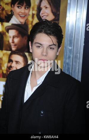 UNIVERSAL City, CA - 2013 Ex-Disney star Jake T. Austin è stato sfatato per DUI appena il mese scorso nella stessa vettura che è stata coinvolta nella 4 auto-hit-e-run crash questa mattina la gente: Jake T. Austin Foto Stock