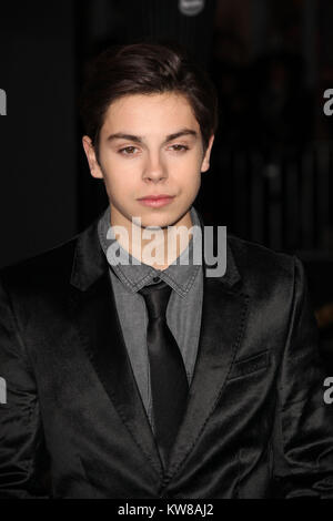 UNIVERSAL City, CA - 2013 Ex-Disney star Jake T. Austin è stato sfatato per DUI appena il mese scorso nella stessa vettura che è stata coinvolta nella 4 auto-hit-e-run crash questa mattina la gente: Jake T. Austin Foto Stock